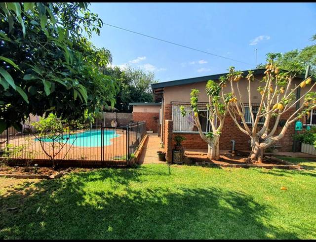 5 BEDROOM HOUSE FOR SALE IN SINOVILLE